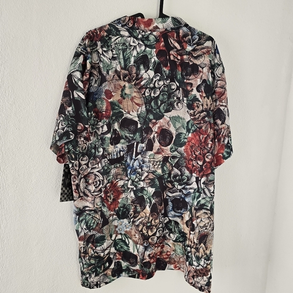 NWT Rebel Vengeance Skull Rose Floral Button Shirt Large - Picture 11 of 11